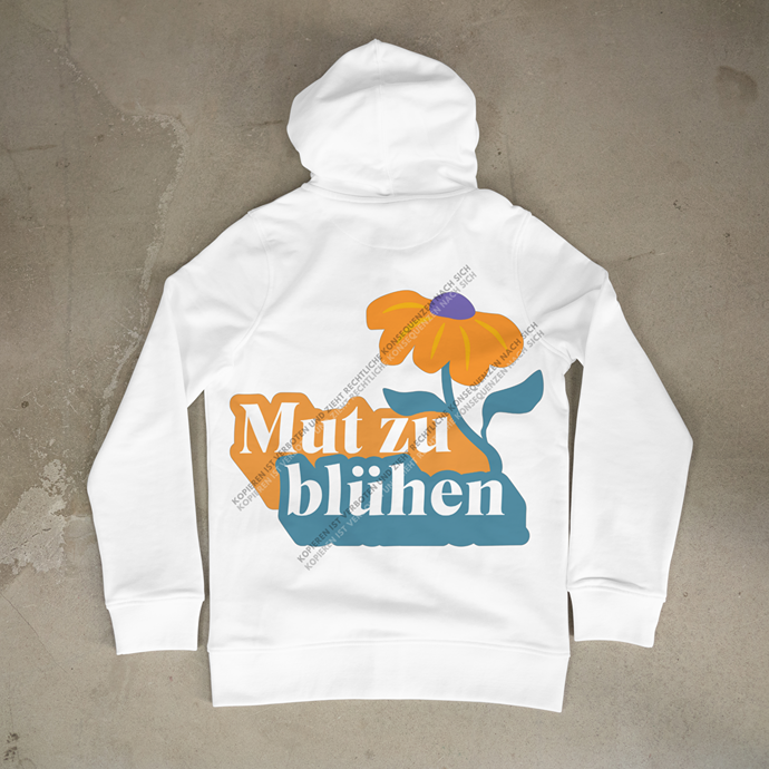 Detailansicht eines weißen Hoodies, bedruckt mit dem motivierenden Mut zu blühen DTF-Aufdruck als stylisches Statement für mehr Selbstvertrauen.
